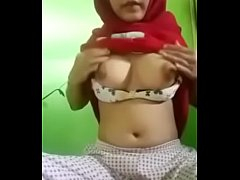 คลิปโป๊ดูฟรี หลุดสาวมุสลิมหน้าตาดีโดนถ่ายคลิปตอนกำลังโดนเย็ดหีในห้องนอนหีใหญ่น่าเย็ดมาก